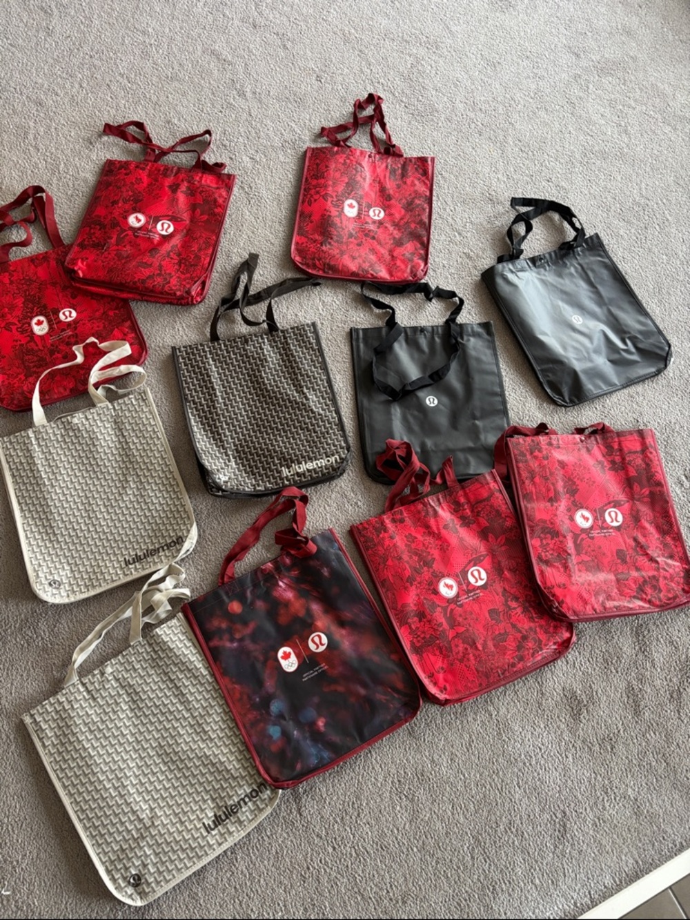lululemon athletica big Reusable Tote Bags
